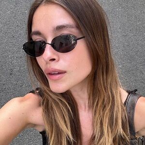 Vehla Black Oval Sunglasses CLEO - BLACK/SMOKE